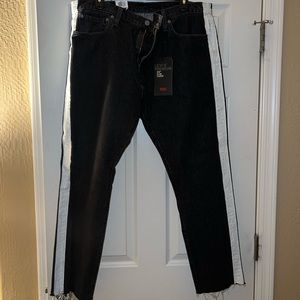 Levi Slim Taper Jean
